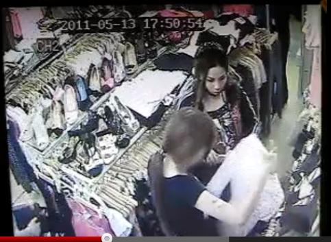 Ăn trộm trắng trợn giữa ban ngày không qua mắt được Camera Ăn trộm trắng trợn giữa ban ngày không qua mắt được Camera